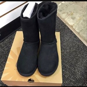 Black short Classic Uggs